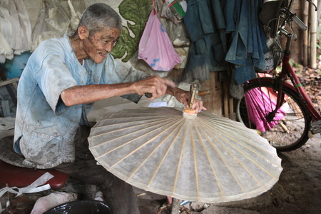 The traditional paper umbrella production in Chiang Mai in northern Thailandのeditorial素材