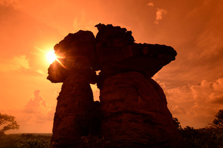 Limestone formations in the Natural Park Sam Phan Bok at Lakhon Pheng on the Mekong River in the province of Amnat Charoen north-west of Ubon Ratchathani in the northeast of Thailand in South East Asiaの写真素材