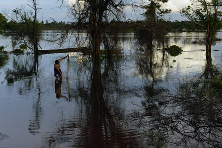 A fisherman in a lagoon at Khong Chiam around Ubon Ratchathani in the northeast of Thailand in South East Asiaのeditorial素材