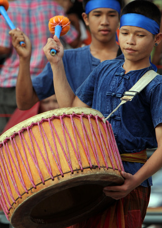 A musician of a traditional dance group shows at the festival parade at the Bun Bang Fai Rocket Festival in Yasothon or in Isan in the northeast of Thailandのeditorial素材