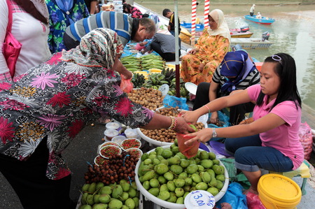 Daily life on the market in the capital Bandar Seri Begawan in Brunei Darussalam Kingdom on Borneo in South East Asiaのeditorial素材