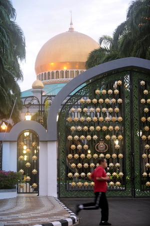 The Jame Asr Hassanal Bolkiah Mosque in the center of the capital Bandar Seri Begawan in Brunei Darussalam Kingdom on Borneo in South East Asiaのeditorial素材