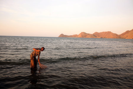 Asia, Southeast Asia, East Timor, Timor-Leste, Timor, Dili, everyday, fishing, a fisherman on the coast in the capital Dili in East Timor in Southeast Asia Urs FlÃ¼elerのeditorial素材