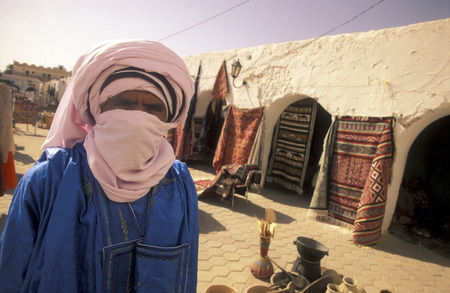 Der Markt auf dem Dorfplatz in der Altstadt von Douz im Sueden von Tunesien in Nordafrika. のeditorial素材