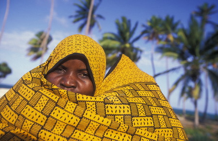A woman in the village Bwejuu which belongs to the dream beach of Bwejuu on the east coast on the island of Zanzibar to Tanzaniaのeditorial素材