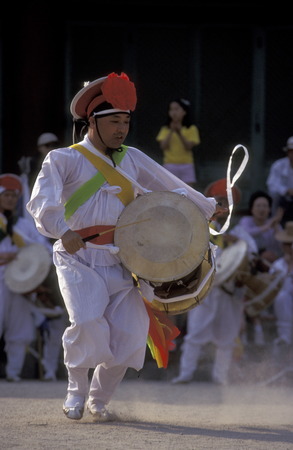 A Traditional dance show in the outdoor theater in downtown Seoul the capital of Suekorea in East Asiaのeditorial素材