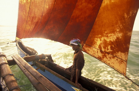 Asien, Indischer Ozean, Sri Lanka,
Ein traditionelles Fischerboot mit Fischern im Kuestendorf Negombo an der Westkueste von Sri Lanka. (URS FLUEELER)






のeditorial素材
