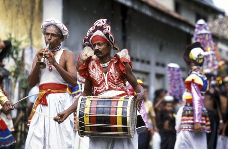 People at a folk festival in traditioellen costumes at Weligama in sueden the island of Sri Lanka in the Indian Oceanのeditorial素材