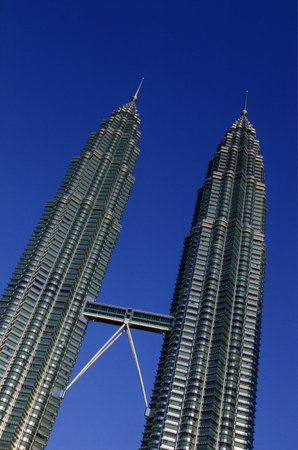 Die Petronas Twin Towers in der Hauptstadt Kuala Lumpur in Malaysia in Suedost Asien.
