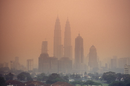 Die Petronas Twin Towers in der Hauptstadt Kuala Lumpur in Malaysia in Suedost Asien.のeditorial素材