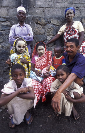 a family in the city of Moutsamudu on the Iceland of Anjouan on the Comoros in the Indian Ocean Ilands in Africa.のeditorial素材