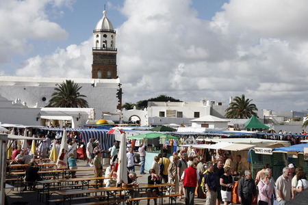 the sunday market in the old town of Teguise on the Island of Lanzarote on the Canary Islands of Spain in the Atlantic Ocean. on the Island of Lanzarote on the Canary Islands of Spain in the Atlantic Ocean.
のeditorial素材