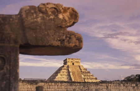 The pyramid of the Mayan ruins of Chichen Itza in the Yucatan state in the peninsula Yuctan in sueden of Mexico in Central America.のeditorial素材