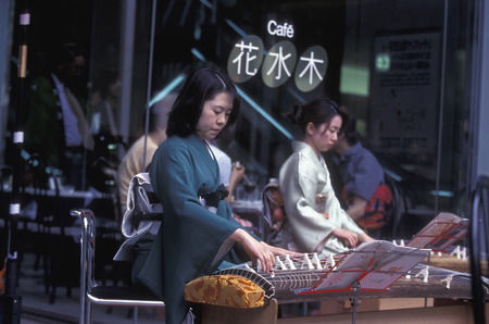 a tea ceremony in a traditional teahouse in the city center of Tokyo in Japan in Asia,のeditorial素材