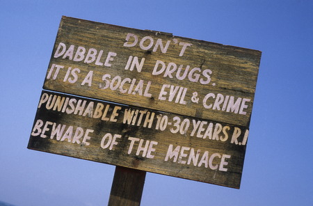 a warning to take drugs in the village of Anjuan in Goa in Indien.のeditorial素材