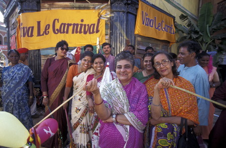 Move Actors posing on aBollywood Produktion in the city of Madras in India.のeditorial素材