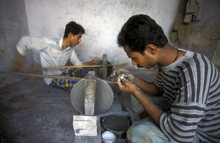 stone finsher at work in the city of Jaipur in the province of Rajastham in India.のeditorial素材