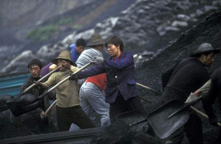 the coal workers in the village of Fengjie in the three gorges valley up of the three gorges dam project in the province of hubei in china.のeditorial素材