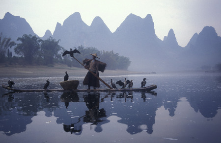 the landscape at the Li River near Yangshuo near the city of Guilin in the Guangxi Province of China in in east asia.のeditorial素材