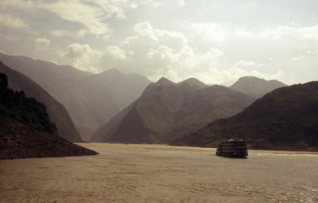 the landscape of the river yangzee in the three gorges valley up of the three gorges dam projecz in the province of hubei in china.のeditorial素材