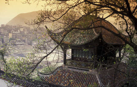 a old temple at the village of Fengjie at the yangzee river in the three gorges valley up of the three gorges dam project in the province of hubei in china.のeditorial素材