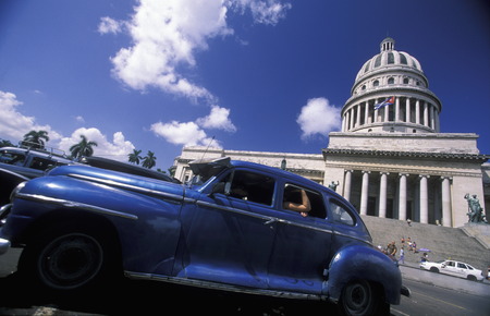 old cars in the old townl of the city of Havana on Cuba in the caribbean sea.のeditorial素材
