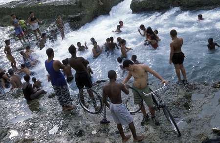 people at the beach at the Malecon road on the coast in the old townl of the city of Havana on Cuba in the caribbean seaのeditorial素材
