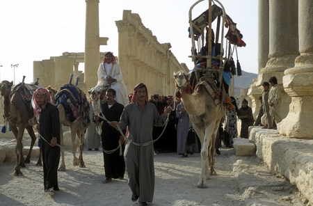 people in the desert at the Roman Ruins of Palmyra in Palmyra in the east of Syria.のeditorial素材