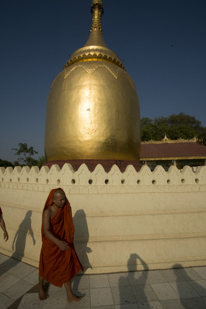 the Lawkananda Pagoda at the Ayeyarwady River in Bagan in Myanmar in Southeastasia.のeditorial素材