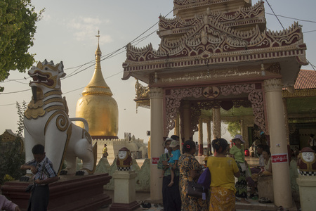 the Lawkananda Pagoda at the Ayeyarwady River in Bagan in Myanmar in Southeastasia.のeditorial素材