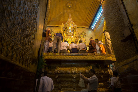 The Mahamuni Buddha at the Mahamuni temple in the City of Mandalay in Myanmar in Southeastasia.のeditorial素材