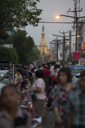 The Sule Paya Pagoda in the City of Yangon in Myanmar in Southeastasia.のeditorial素材