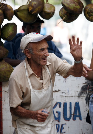 people at the fruitmarket in the town of Maracaibo in the west of Venezuela.のeditorial素材
