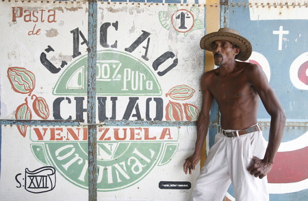 a worker in a cacao plantation in the town of chuao near choroni on the caribbean coast in Venezuela.のeditorial素材