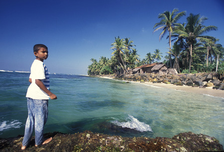 a beach at the coast of Hikaduwa at the westcoast of Sri Lanka in Asien.のeditorial素材