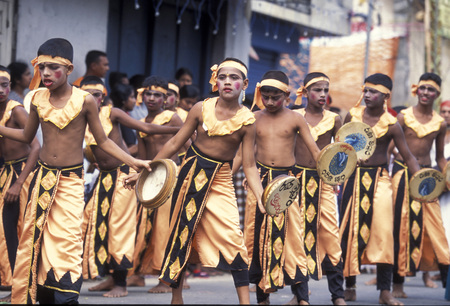 a traditional Festival in December in the town of Dalawella at the westcoast of Sri Lanka in Asien.のeditorial素材