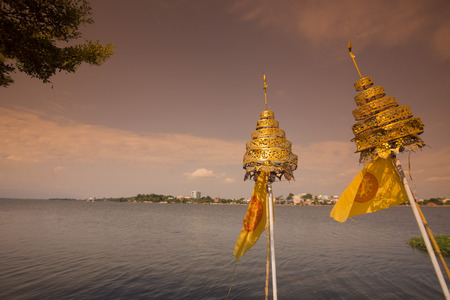 The Temple Island or wat Tiloke Aram Island at the lake of Kwan Phayao in the city of Phayao in North Thailand.のeditorial素材