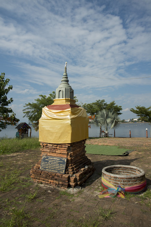 The Temple Island or wat Tiloke Aram Island at the lake of Kwan Phayao in the city of Phayao in North Thailand.のeditorial素材