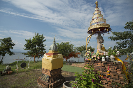 The Temple Island or wat Tiloke Aram Island at the lake of Kwan Phayao in the city of Phayao in North Thailand.のeditorial素材
