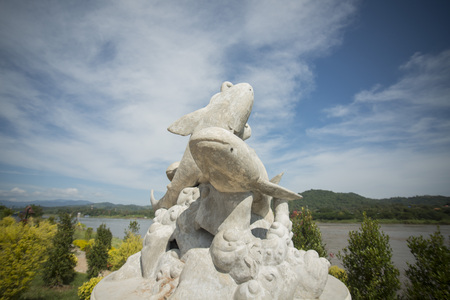 a monument of the Mekong Giant Catfish at the landscape of the mekong river at the town of Chiang khong the north of the provinz Chiang Rai in North Thailand.のeditorial素材