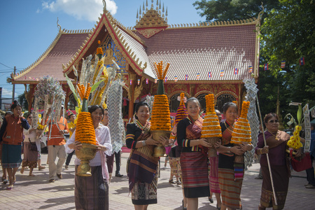 People at a ceremony at the Wat Si Muang Temple on the That Luang Festival in the city of vientiane in Laos in the southeast asia.のeditorial素材