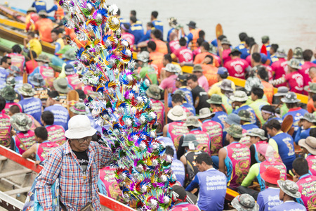 the tradititional Longboat Race at the Mun river of the town of Satuek north of the city Buri Ram in Isan in Northeast thailand.  Thailand, Buriram, November, 2017のeditorial素材