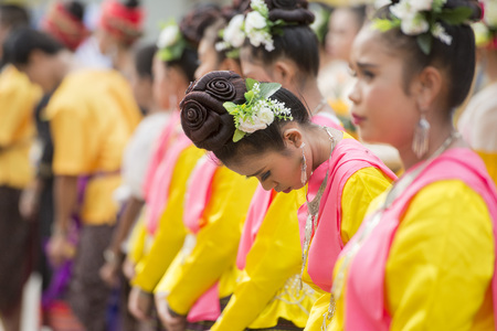 traditional thai dance at the tradititional Longboat Race at the Mun river of the town of Satuek north of the city Buri Ram in Isan in Northeast thailand.  Thailand, Buriram, November, 2017のeditorial素材