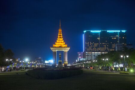 the Statue and Monument of King Norodom Sihanouk at the Sihanouk Bouelvard in the city of Phnom Penh of Cambodia.  Cambodia, Phnom Penh, November, 2017,のeditorial素材