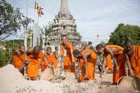 young monks wort at a construction for a new building at the Wat Kampong Thom Temple in the city of Kampong Thom of Cambodia.  Cambodia, Kampong Thom, November, 2017,のeditorial素材