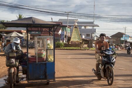 the city square with the Dove of Peace Monument in the city centre of the Town of Anlong Veng in the province of Oddar Meanchey in Northwaest Cambodia.  Cambodia, Anlong Veng, November, 2017,のeditorial素材