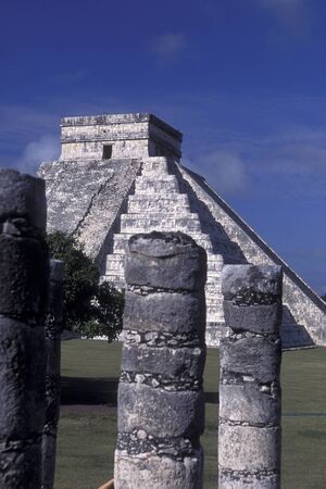 The Maya Ruins with the Kukulkan Pyramide of Chichen Itza in the Province Yucatan in Mexico in Central America.     Mexico, Chichen Itza, January 2009.のeditorial素材