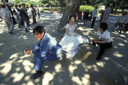 a wedding in a park in the city of Seoul in South Korea in EastAasia.  Southkorea, Seoul, May, 2006のeditorial素材