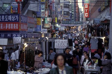 a shopping street in the city of Seoul in South Korea in EastAasia.  Southkorea, Seoul, May, 2006のeditorial素材