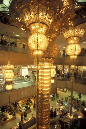 the lotte shopping mall in city centre of Seoul in South Korea in EastAasia.  Southkorea, Seoul, May, 2006のeditorial素材